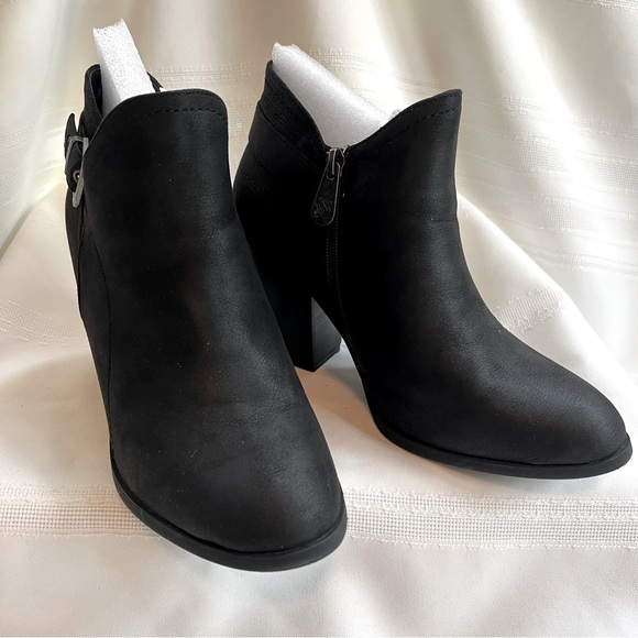 Daisy Fuentes Cosma Ankle Boots NEW Sz 9 Black DF228801‎ - Picture 1 of 16